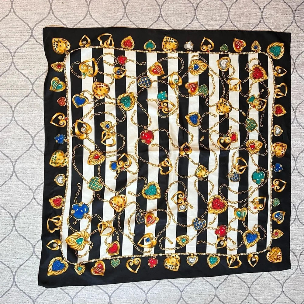 Golden and jewel heart locket Scarf